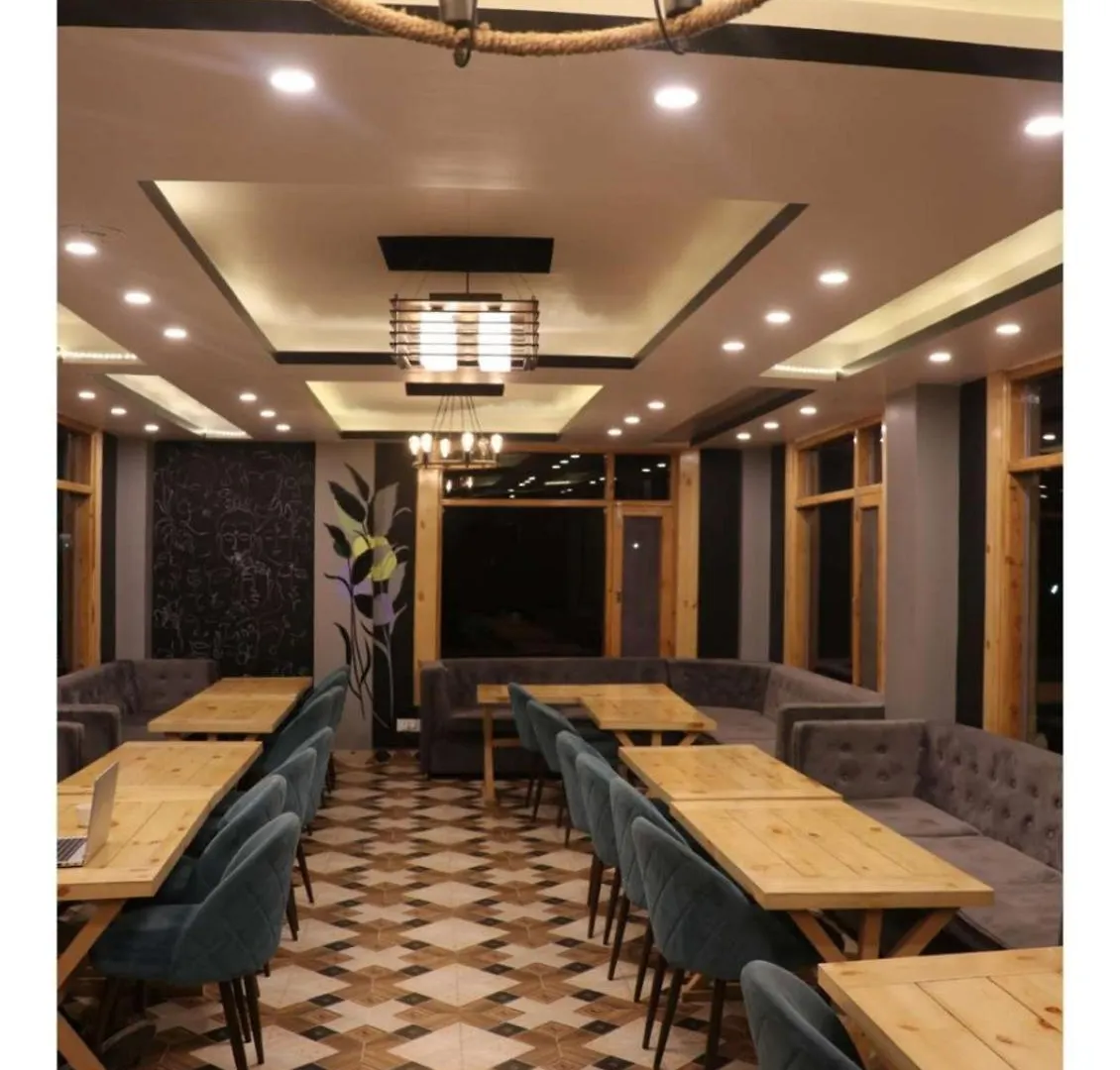 Hotel Uno Prime Shimla 2*,